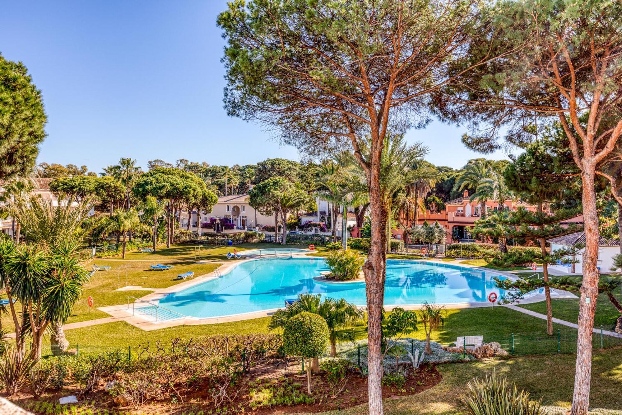 Life El Presidente Penthouse Pool View Apartment Estepona Exterior photo