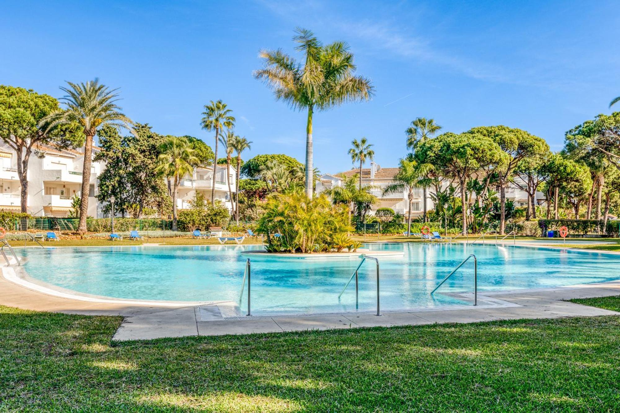 Life El Presidente Penthouse Pool View Apartment Estepona Exterior photo