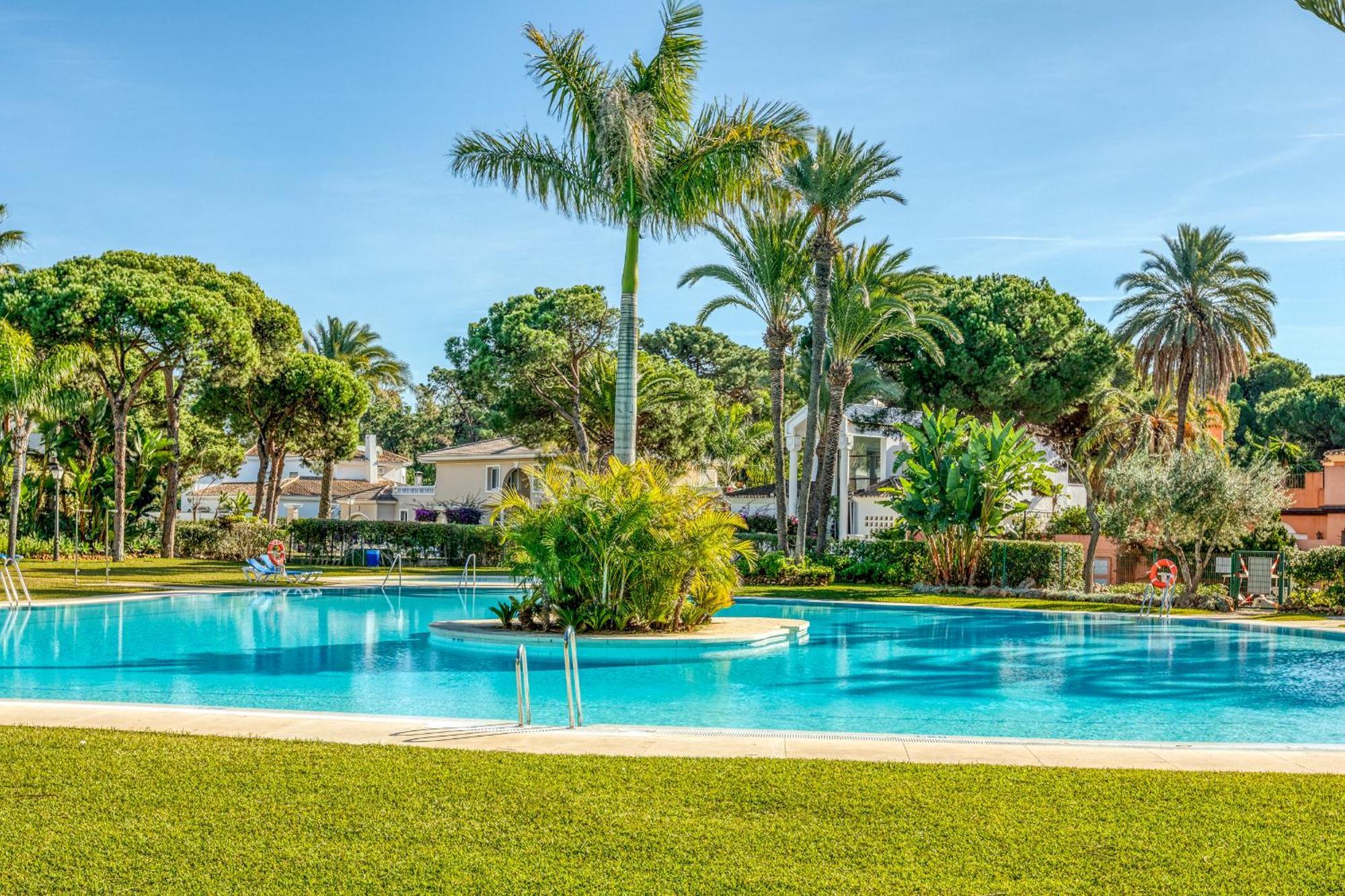 Life El Presidente Penthouse Pool View Apartment Estepona Exterior photo